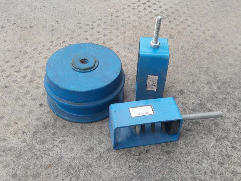 落地，吊鉤式減震器